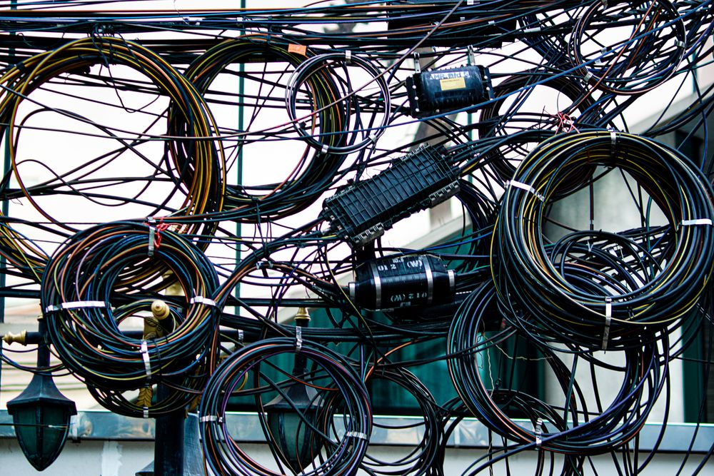Câblage électrique désordonné, avant intervention