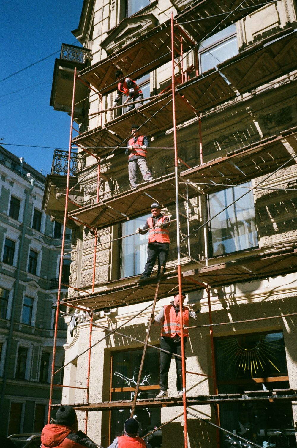 Ravalement de façade en copropriété, échafaudage